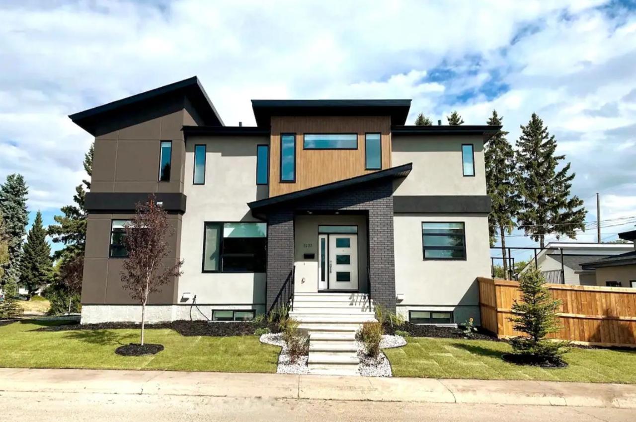 Bright Modern Home - King Bed - Free Parking - Fireplace - Fast Wi-Fi - Free Netflix Edmonton Exteriör bild